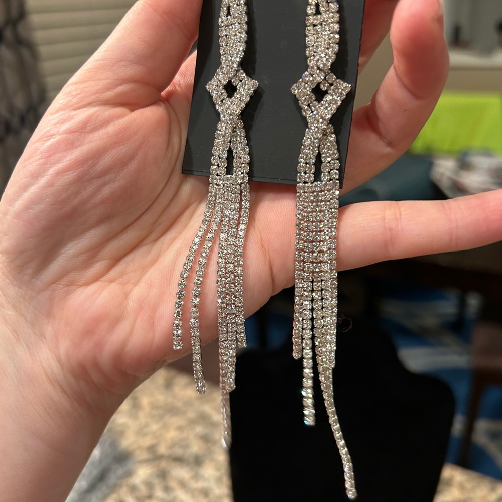 NWT Cache Women’s Long Dangle Crystal Glam Dress Tiered Waterfall Earrings $48! - Picture 3 of 7